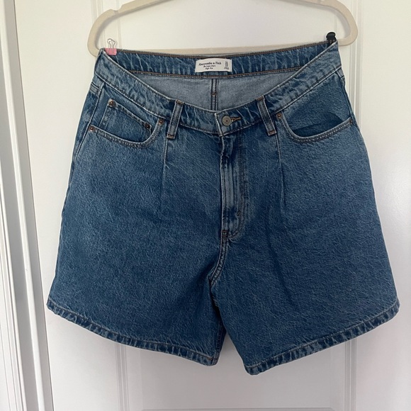 Abercrombie & Fitch The Loose Short High Rise Jean Shorts - Size 12 - Picture 1 of 3